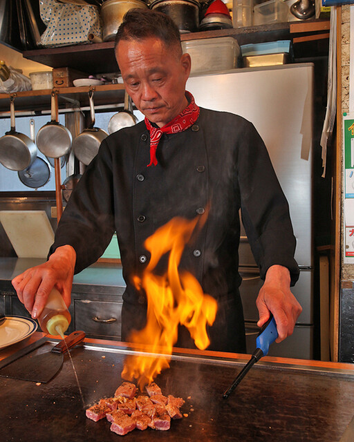 ステーキハウス亜伊由>