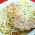 ラーメン二郎 - ＜参考＞ラーメン半分＋ニンニクアブラ