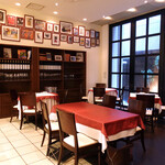 TRATTORIA  ARIETTA - 店内 @６pm