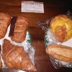 カフェ クロワッサン 札幌アピア店  - 左：パンオショコラ×2、クロワッサン、クロワッサンダマンド
                                右：チーズフランス、ハムチーズクロワッサン、ミニフランス