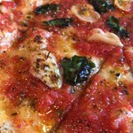 イル・ピッツァイオーロ - トマトソース、バジル、ニンニク