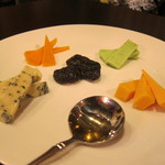 イタリアンバール臣 - チーズの盛り合わせ　１６００円　　