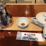 Nakamura Toukichi Honten - お茶のセット。