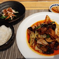 中國菜 心香 - 具沢山スープに本格的な棒棒鶏、美味しいご飯に漬物付き♪日替わりランチ1,100円