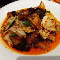 中國菜 心香 - 日替わりランチの主菜は豚ばら肉と春キャベツ、新玉葱と木耳、にんにくの芽の心香式回鍋肉