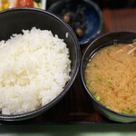 北の幸 - ごはんと渡蟹の味噌汁　渡蟹の出汁と北海道の
            米味噌が美味しい。やや甘めでなんとも言えない
            美味しい味噌です。北海道味噌もお土産であり〼