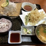 居酒屋れすとらん えび蔵 - 白魚刺身,白魚天婦羅,紫黒米御飯,香の物,白魚卵とじ汁