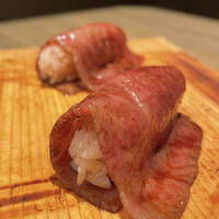 焼肉 ジャンボ はなれ - サッと炙って仕上げるにぎり