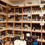 THE WHISKY PLUS - 店内の様子　ボトラーズ
