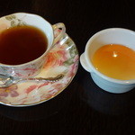 Adatara Kou Gensora No Niwa - ドリンク（紅茶）とデザート