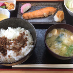 丼物と定食専門のお店 丼なもん家 - 炊きたてご飯、できたてお味噌汁