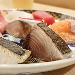 季節料理と地酒 裕 - 刺身盛り合わせ～ハガツオのクローズアップ。