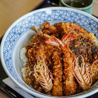 てんぷら天松 日本橋店 - "特製天麩羅飯（とくせいてんどん）"、御開帖（ぱかッ©毒さま✨.:*ﾟ:.｡:.）