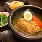 kanakoのスープカレー屋さん - 【2021年05月】パクチーグリーンのチキンカレー＠1,250円、スープは固定（グリーンスープ20番程度）、 ライス普通200ｇ、提供時。