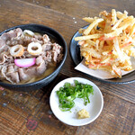 肉うどん、地えびと野菜のかきあげ