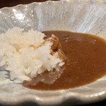 蒼 - カレーライス
      一皿に約250gの牛肉を煮込んだ旨味を凝縮した贅沢なカレーソース、お米はもも肉のコンソメで炊き上げています。
      贅沢な味わい、この段階でも物凄く美味しく感じられます。
      
