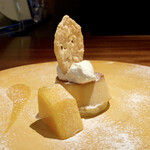 蒼 - 田中農場の卵のプリン 時の雫
      幻と呼ばれる宮崎マンゴーに宮崎マンゴーのソース、この甘さにとろけてしまいます。
      プリンは大人のプリンとした味わいです。