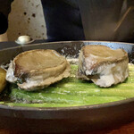 蒼 - 大原より鮑 北海道ジェットファーム グリーンアスパラガス 自家製バターで
      黒鮑は大きく、グリーンアスパラも立派です！