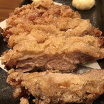 時間無制限 食べ飲み放題 165種 匠 - 若鳥の唐揚げ。胸肉ですね。見てお分かりの通り、営業用のブラジル冷凍品では有りません。大箱の居酒屋さんなのに、経営努力ですね！