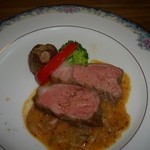 オクムラテイ - おまかせディナーの肉料理。赤い肉色だけど、よく火が通ったポーク。