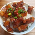 チャムズキッチン - 豚肉のコショウ炒めの丼