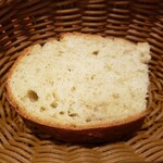 ランデヴー・デ・ザミ - 自家製パン