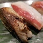 寿司 魚がし日本一 - 炙り〆サバ・地たこ頭。