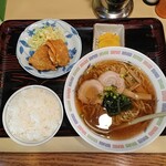 Nakaya Shokudou - ラーメン定食 650円