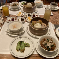 ヘイフンテラス - - 本日の点心＊ 中華粥と点心の朝食　6,072円 /名とチャーシュー入り饅頭 海鮮中華粥 プーアール茶で煮込んだ卵 鶏肉ともやし入り醤油焼きそば ジュース コーヒー または 紅茶