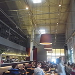 T.Y.HARBOR - 店内は倉庫を改装したので天井は高め