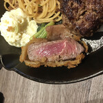 焼肉 蘭 - 一切れ貰ったビーフカツ。この断面を見よ❗️