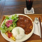 Kafe Rozu Ando Emu - エビと野菜のカレーセット ドリンク付き1000円税込。