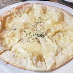ボッチデビッラ - 岡八郎さんのチーズピザ