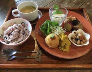 deli&kitchen 豆豆菜菜 - コロッケにキッシュプチデザートまでついたお子さまプレートランチ