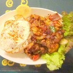 ロイヤルグリーン レストランアンドバー - デビルライスチキン(上から)