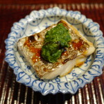 きう - 炭火焼き太刀魚(東京湾産)、九条葱&春菊のペースト・ソース掛け