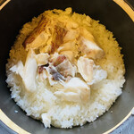 そば草香 - 鯛めし
      混ぜ混ぜして
      食べます
      コレがほんとに旨い