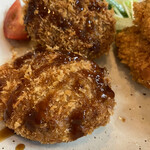 猫丸食堂 - ★猫丸メンチカツにとんかつソースをかけて。