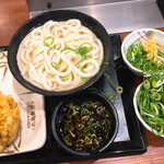 丸亀製麺 - ネギで野菜をとる社畜