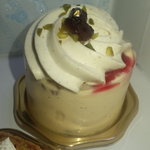 ・モルガン/MORGAN ピスタチオとラムレーズンのケーキ　フランボワーズのアクセント
          