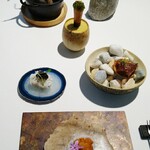 ラ・ヴァガボンド - 化石の上
      雲丹、鱧、鮑、帆立、オマール海老、稚鮎、ヤングコーンなど