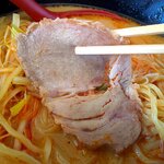 ラーメンとん太 - ロース系のチャーシューが乗っておりました