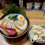 實家 - 平日限定ランチでチャーシュー麺とネギチャー丼