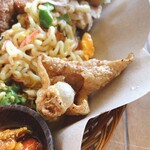 カフェバリチャンプル - バリ人大好き！豚の皮の揚げ物