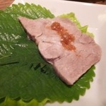 Matsunomi - 2012.10 ゆで豚は、3種類の葉っぱで巻いて食べます