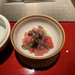 エクアトゥール - 鮪とじゅん菜のタルタル オクラソース