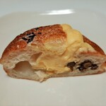 たま木亭 - もっちり生地に柔らか～いおもちとホクホク甘い大納言かのこ、卵のコクやバニラビーンズの風味豊かなクリームがとろけるハーモニー