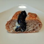 たま木亭 - 甘く炊いたふっくら素朴な甘味の黒豆と、こっくり濃密な練乳バタークリームがヤミツキの相性良さ！ファンも多い丹丹フランス