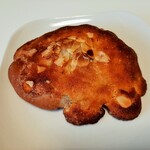 たま木亭 - ブルーベリーとクルミ入りの生地でオリジナルカスタードを包んだ、ずっしり盛り沢山なヴィエノワズリー♪ブルーベリーくるみクリームパン259円