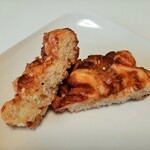 たま木亭 - バター香る角切りデニッシュ生地に、ザラメ糖やバター、香ばしい大粒クルミが重なりガリガリ心地よい歯応えにハマる～